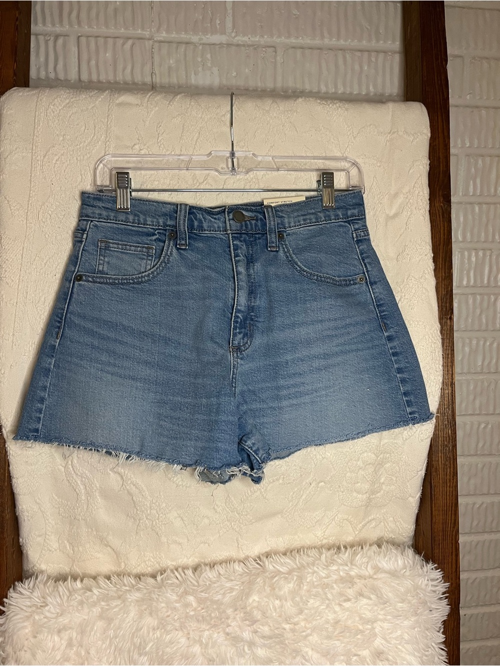 NWT Universal Thread Women's High-Rise 90’s Cutoff Shorts - Size 6